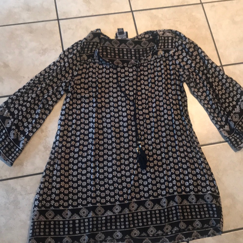 Adorable long shirt .good with a tank and leggings